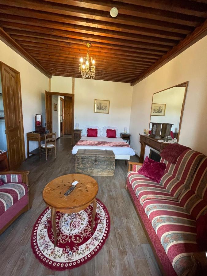 Manoir Du Grail Bed and Breakfast Devesset Eksteriør billede